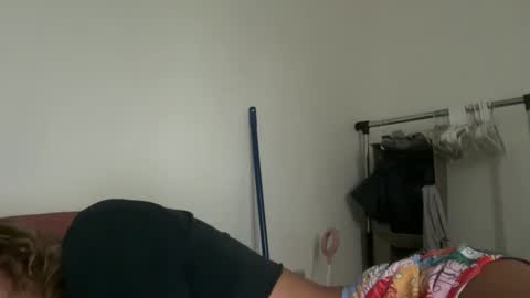 Snapshot of zellaxobella chatting on 09/10/25, 10:21 zellaxobella online show from 09/10/25, 10:21