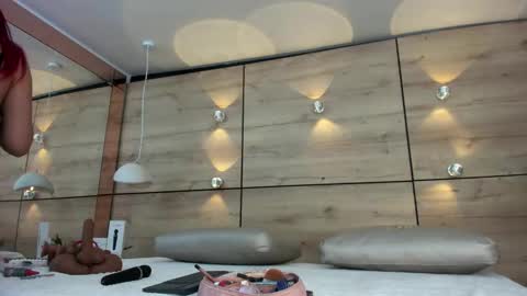 Zenda Evans online show from 02/24/26, 03:59