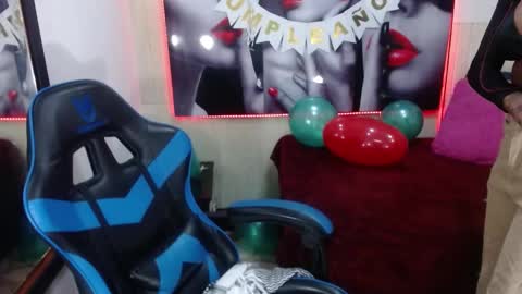 Snapshot of zendaya_wilson1 chatting on 02/11/25, 11:21 Zendaya Wilson online show from 02/11/25, 11:21