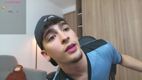 Zenn online show from 02/12/25, 01:27