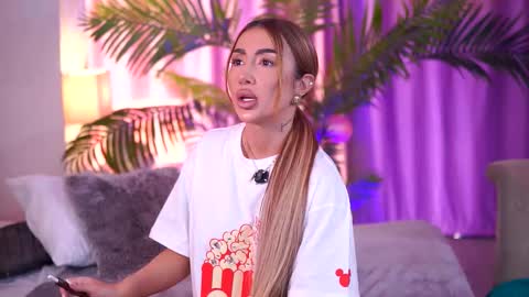 Zenyda online show from 12/19/25, 12:34