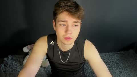 Snapshot of zeriixx chatting on 04/07/26, 01:39 Ethan online show from 04/07/26, 01:39