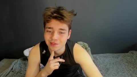 Snapshot of zeriixx chatting on 04/11/26, 01:43 Ethan online show from 04/11/26, 01:43