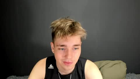 Snapshot of zeriixx chatting on 04/27/26, 02:53 Ethan online show from 04/27/26, 02:53