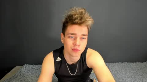 Snapshot of zeriixx chatting on 05/13/26, 02:31 Ethan online show from 05/13/26, 02:31