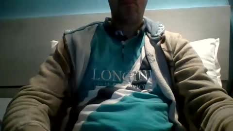 zeus online show from 10/04/25, 04:43
