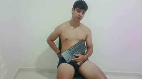 zeus_183 online show from 09/17/25, 12:56