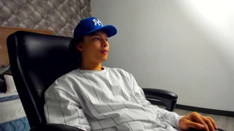 zeus online show from 12/30/24, 07:00