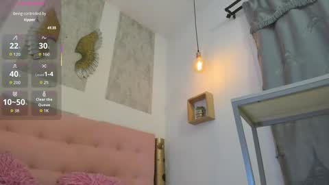 ZHAMIRA  ANDRES online show from 09/28/25, 09:31