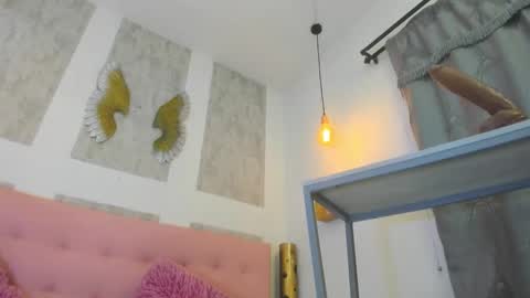 ZHAMIRA  ANDRES online show from 12/01/25, 08:36