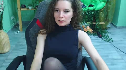 Snapshot of zianichols chatting on 01/25/25, 12:59 zianichols online show from 01/25/25, 12:59