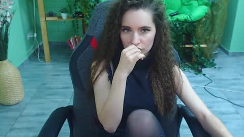 Snapshot of zianichols chatting on 02/01/25, 01:12 zianichols online show from 02/01/25, 01:12