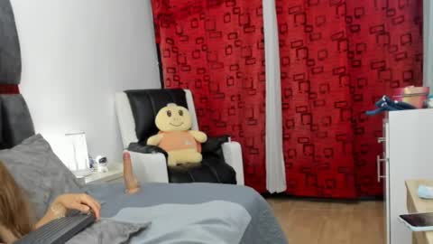 Snapshot of ziataylor chatting on 03/06/25, 01:37 ziataylor online show from 03/06/25, 01:37