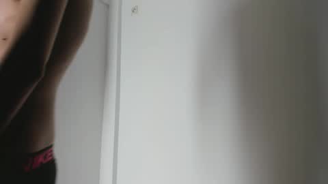 Snapshot of zincky chatting on 10/16/25, 01:23 zincky online show from 10/16/25, 01:23