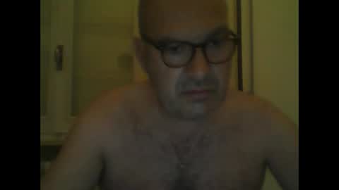 Snapshot of zino9372 chatting on 09/14/25, 03:16 zino9372 online show from 09/14/25, 03:16