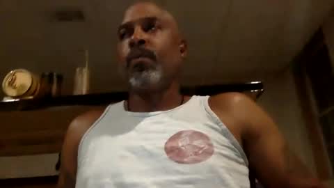 Snapshot of zionlion22 chatting on 09/25/25, 03:32 zionlion22 online show from 09/25/25, 03:32