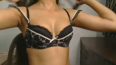 Snapshot of ziyaa_1 chatting on 06/22/26, 04:20 Ziyaa online show from 06/22/26, 04:20