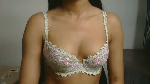 Snapshot of ziyaa_1 chatting on 06/24/26, 03:49 Ziyaa online show from 06/24/26, 03:49