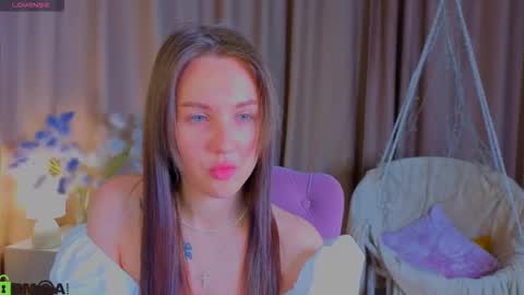 Zlata  Mon Tue Thu Fri Sun Sa GMT 3 0000pm - 0600pm  online show from 10/03/25, 04:37