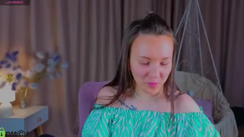 Zlata  Mon Tue Thu Fri Sun Sa GMT 3 0000pm - 0600pm  online show from 10/04/25, 05:00