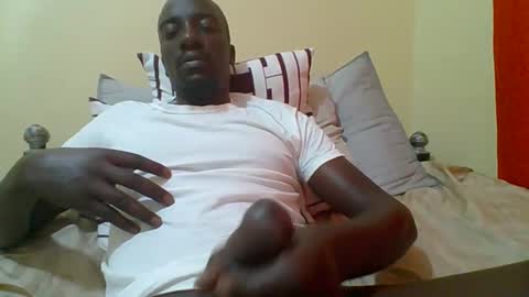 Snapshot of zlatann2012 chatting on 10/28/25, 12:30 Zlatann2012 online show from 10/28/25, 12:30