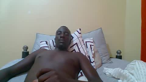 Snapshot of zlatann2012 chatting on 12/15/25, 05:17 Zlatann2012 online show from 12/15/25, 05:17