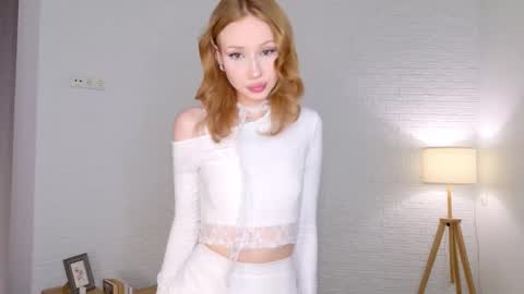 Im Zoe online show from 12/22/25, 09:12