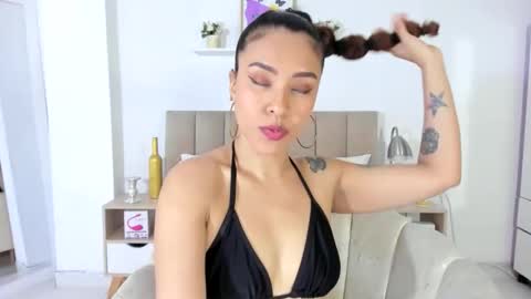 Zoe Gruber online show from 05/24/26, 12:26