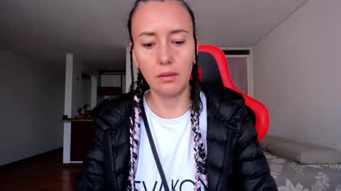 Snapshot of zoe_jeane_beker chatting on 11/26/25, 08:32 ZOE online show from 11/26/25, 08:32