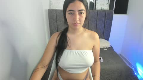 Snapshot of zoe_jones7 chatting on 12/18/24, 04:53 zoe_jones7 online show from 12/18/24, 04:53