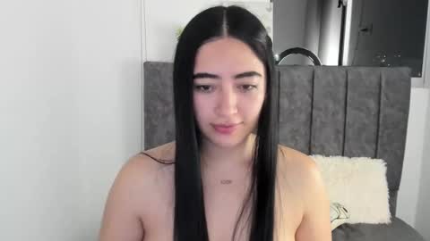 Snapshot of zoe_jones7 chatting on 09/13/25, 03:28 zoe_jones7 online show from 09/13/25, 03:28