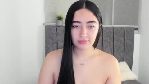 Snapshot of zoe_jones7 chatting on 10/19/25, 05:19 zoe_jones7 online show from 10/19/25, 05:19