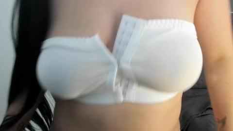 zoe_jones7 online show from 11/12/25, 02:34