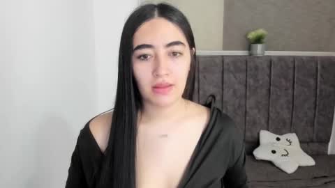 zoe_jones7 online show from 12/04/25, 03:05