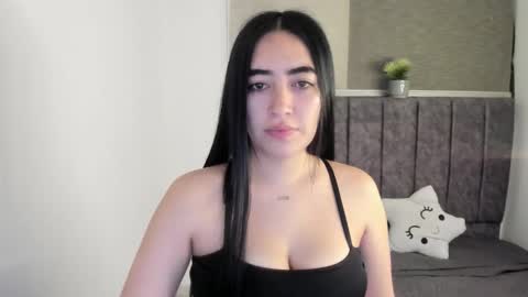 zoe_jones7 online show from 12/05/25, 03:37