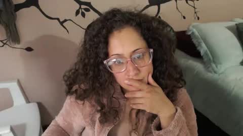 Zoe Koller online show from 11/11/25, 10:43