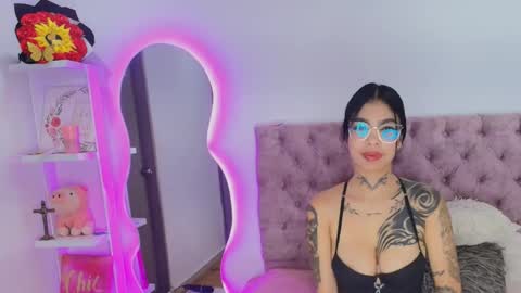 zoe_kravitx_ online show from 04/07/26, 03:07