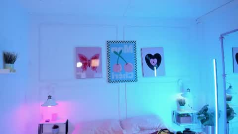 Snapshot of zoe_lynch_ chatting on 06/17/26, 12:07 Zoe Lynch online show from 06/17/26, 12:07