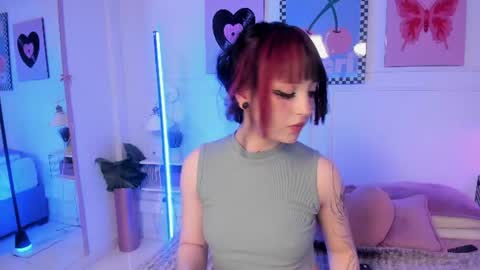 Snapshot of zoe_lynch_ chatting on 07/16/26, 12:00 Zoe Lynch online show from 07/16/26, 12:00