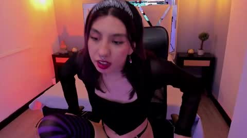 zoe_moreau online show from 02/18/26, 07:43