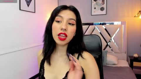 zoe_moreau online show from 04/18/26, 07:58