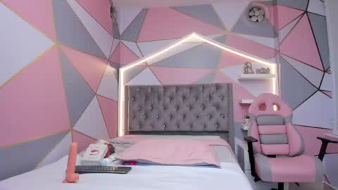   online show from 04/18/26, 07:07