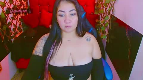 zoe_naughty22 online show from 06/05/26, 06:52