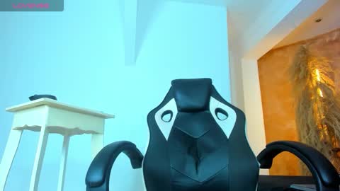 zoe_rose4 online show from 09/27/25, 07:30