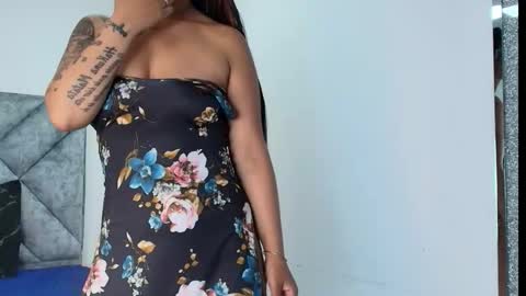 zoe_samantha23 online show from 12/03/25, 11:47
