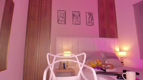 Hi guys i am Zoe  online show from 11/08/25, 11:32