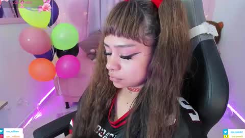 zoe_sullivan_ online show from 11/10/25, 09:41