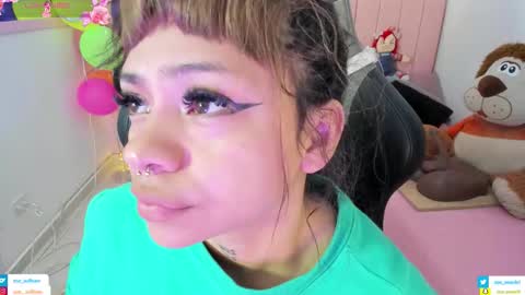 zoe_sullivan_ online show from 11/13/25, 09:30