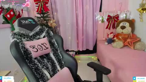 zoe_sullivan_ online show from 11/23/25, 09:42