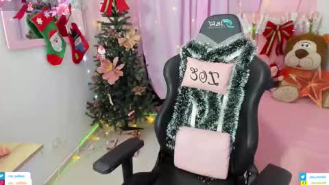 zoe_sullivan_ online show from 11/24/25, 09:31